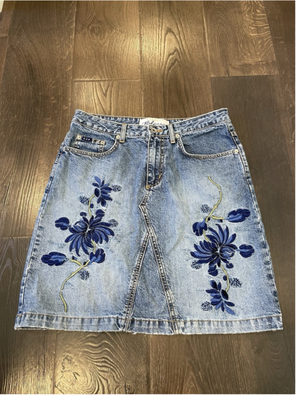 VTG Y2K Express Bleus Floral Embroidered Denim Jean Skirt Size 9/10 Pockets Boho